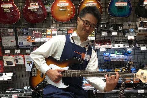スタッフ写真 エレキベース、シンセサイザー、ドラム、アコパラ、アコギサークル 小野塚