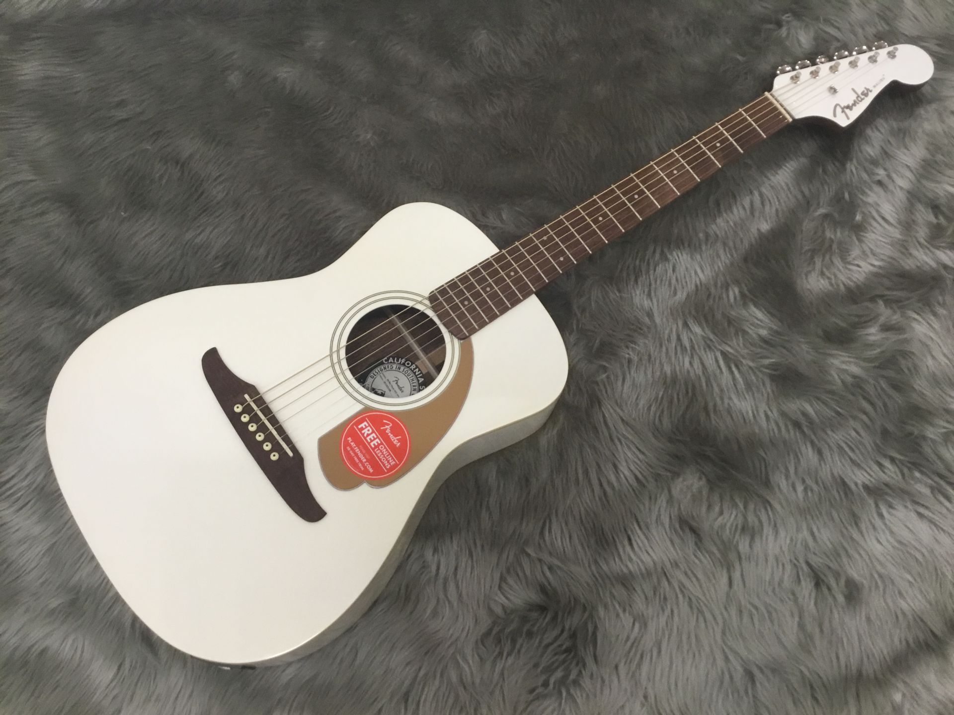 Fenderの抱えやすいスモールボディをポップなカラーリングで仕上げた「Malibu Player」 Arctic Goldカラーはグロスメタリックのホワイト系カラーで上品なルックスのモデルです。 |*ブランド|*型名|*定価(税込)|*販売価格(税込)| |Fender|Malibu Player […]