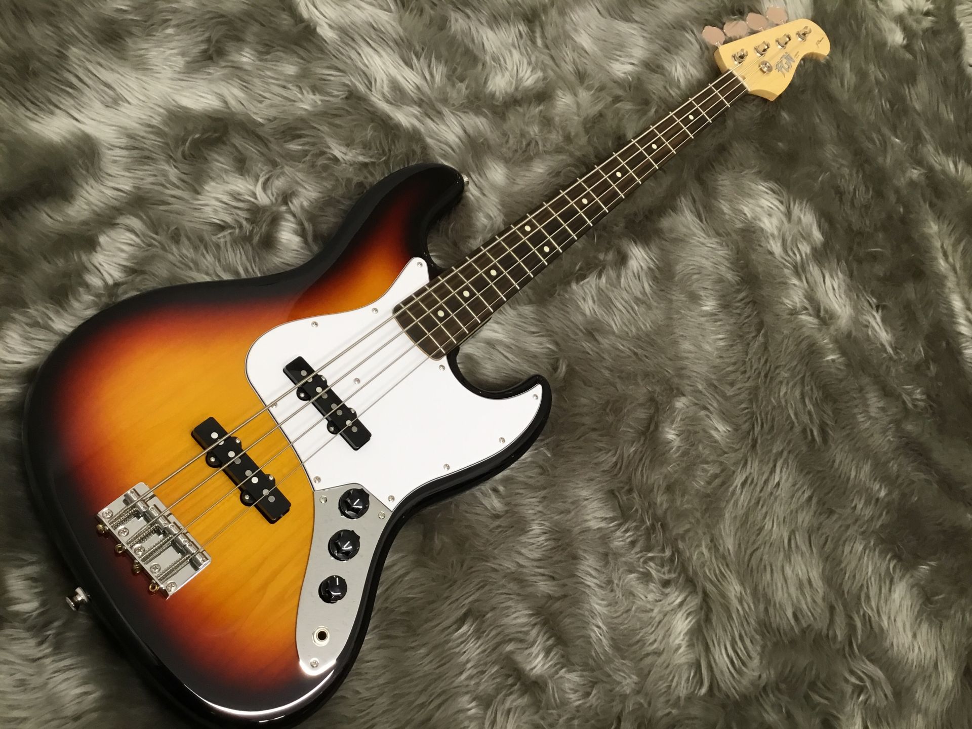 *ギター入荷情報！JJB7 - FgN(FUJIGEN) JJB7は、汎用性の高いジャズベースタイプモデル。ボディマテリアルは、一般的な同タイプより重量がやや軽く、素直で癖がなく扱いやすいサウンドが特徴のバスウッドを採用しています。ネックはハードメイプル、指板にはやや硬質でレスポンスに優れ、明るく抜 […]