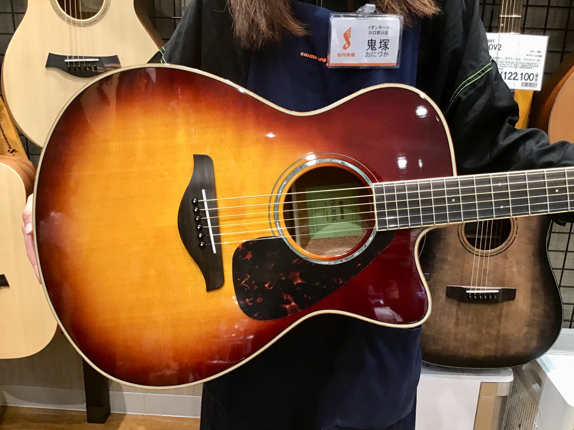 *YAMAHA(ヤマハ) FSX825C 「FSX825C」は、スタンダードなマホガニーボディとしたモデル。カラーはBrown Sunburst／Turquoise／Autumn Burstの3色です。どちらも新設計のボディ内部構造によりコンパクトなサイズとしながらも、想像を超えるほどの豊かなサウン […]