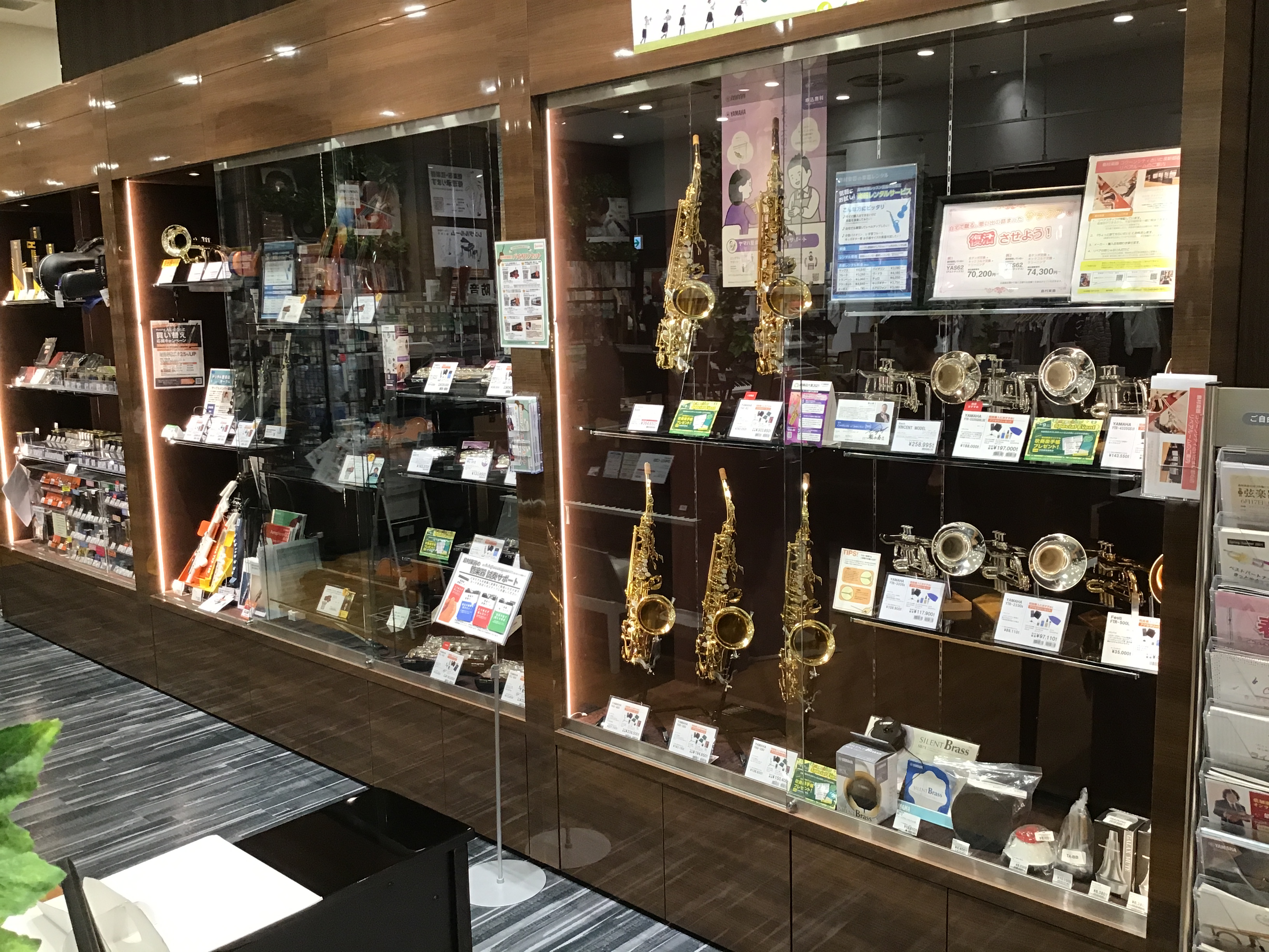 *管楽器選びは当店へ！島村楽器イオンモール川口前川店ならではのサービス こんにちは！ホームページをご覧いただき、ありがとうございます！管楽器担当の杉浦と申します！島村楽器イオンモール川口前川店では、「これから管楽器を始めたいな…興味はあるけどスタートできないな…」という方々や、「より良い音楽ライフを […]