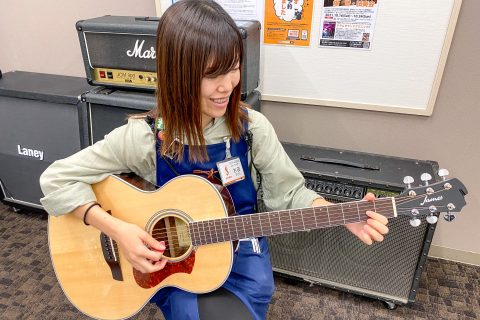 スタッフ写真 ギターアドバイザー 杉田