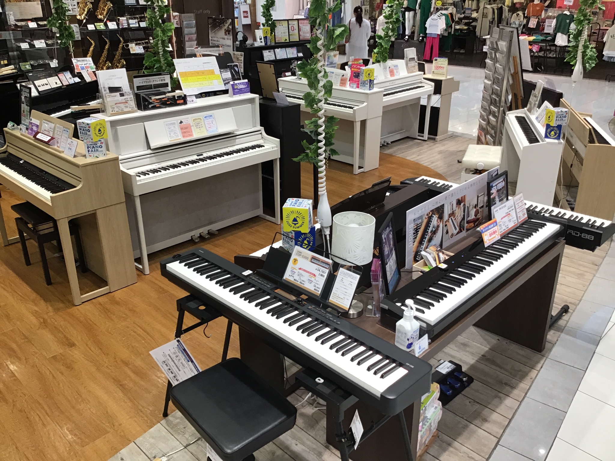 みなさんこんにちは!川口前川店の杉田です!川口前川店にも、近日中にアップライトピアノを導入致します!!店舗にて本物のピアノを実際に触ったり、試弾することが出来るようになりますので要チェックです!詳しい内容は近日中に公開致します。