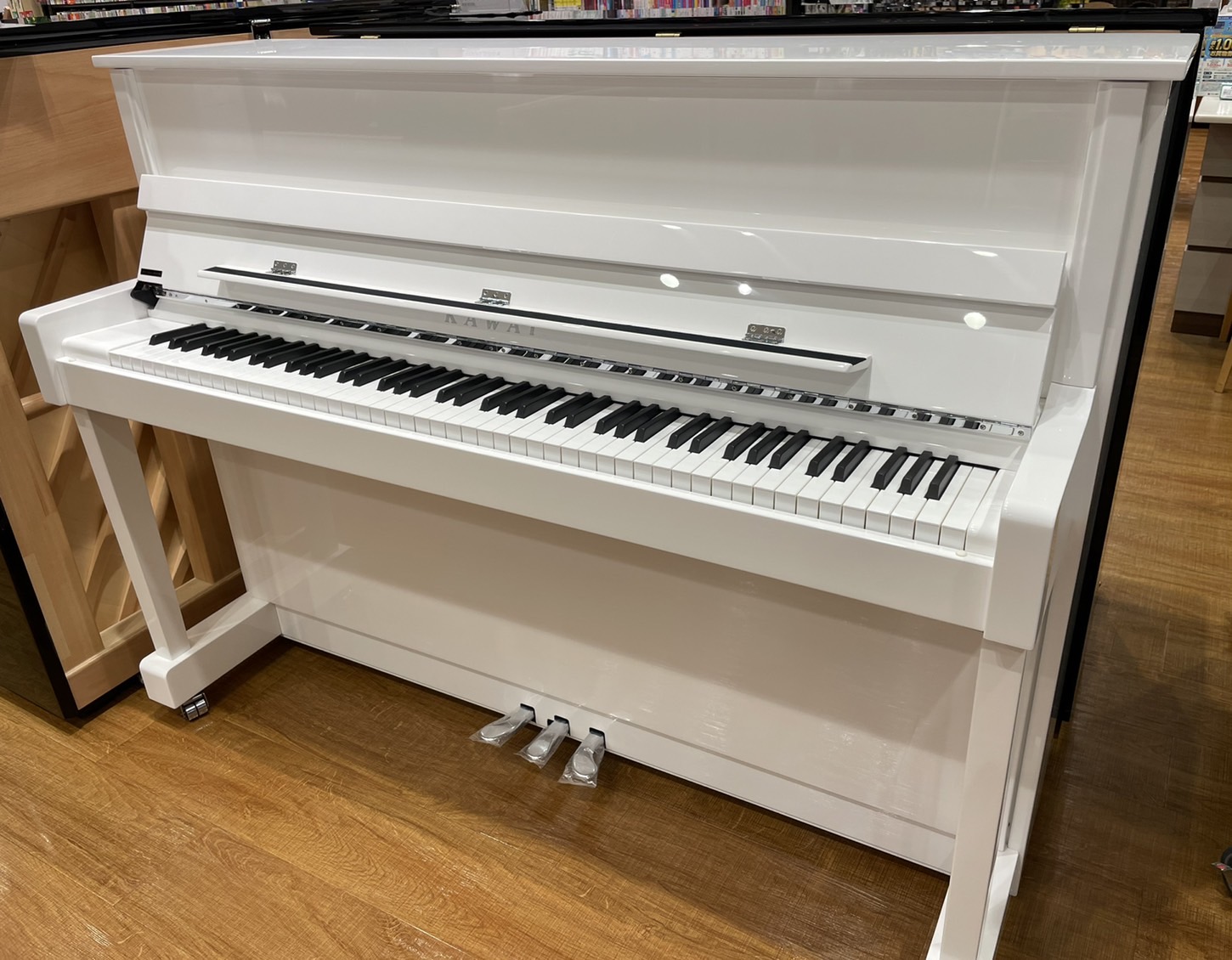 みなさん、こんにちは♪川口前川店ピアノアドバイザーの中山です！ なんと！KAWAI　K-114SXが入荷いたしました！！！ CONTENTSカワイ×島村楽器のコラボレーション第3弾！ここが魅力！4つのポイントピアノ教室開講中！音楽環境を整えたい方！カワイ×島村楽器のコラボレーション第3弾！ 高さ11 […]