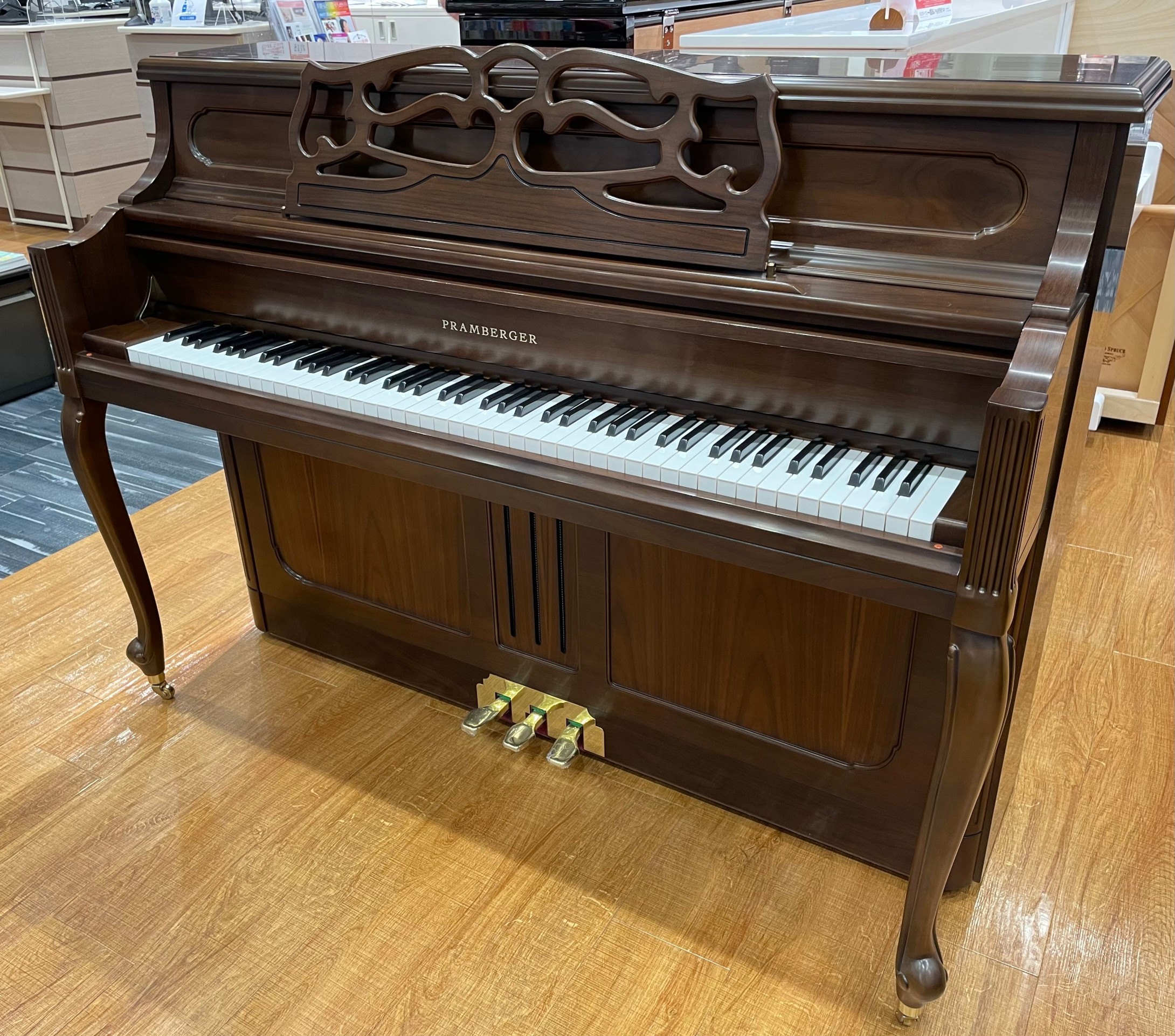 みなさん、こんにちは♪ピアノアドバイザーの中山です！ずいぶん寒くなってきましたね・・・。新しくかわいらしいアップライトが入荷いたしましたので、ご紹介いたします！ CONTENTSPRAMBERGER（プレンバーガー）とは・・・？ここが魅力！3つのポイント！アップライトピアノ限定「安心の3年保証」防音 […]