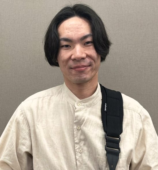 CONTENTSプロフィールコメントお問い合わせプロフィール 14歳よりエレキベースを独学で始める。18歳よりエレキギターを始め、ジャズギタリスト鈴木大輔氏に師事。 コメント 楽器を演奏することで欠かせないのは、楽しむことです。皆様に楽しんで頂けるよう、精一杯サポートいたします。 お問い合わせ