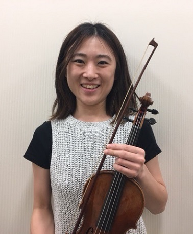 CONTENTSプロフィールコメントお問い合わせプロフィール 東京音楽大学器楽専攻卒業。ヴァイオリンを海野 義雄、景山 誠治の各氏に師事。在学中より、子供～大人まで幅広い年齢の方々にレッスン指導をしながら、学校や福祉施設など、様々な場で演奏活動をしている。 コメント 生徒さん一人ひとりのペースやご要 [&hellip;]