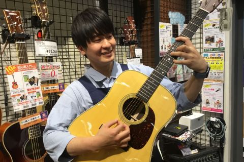スタッフ写真 <ギターアドバイザー>ギター/エフェクター 山田