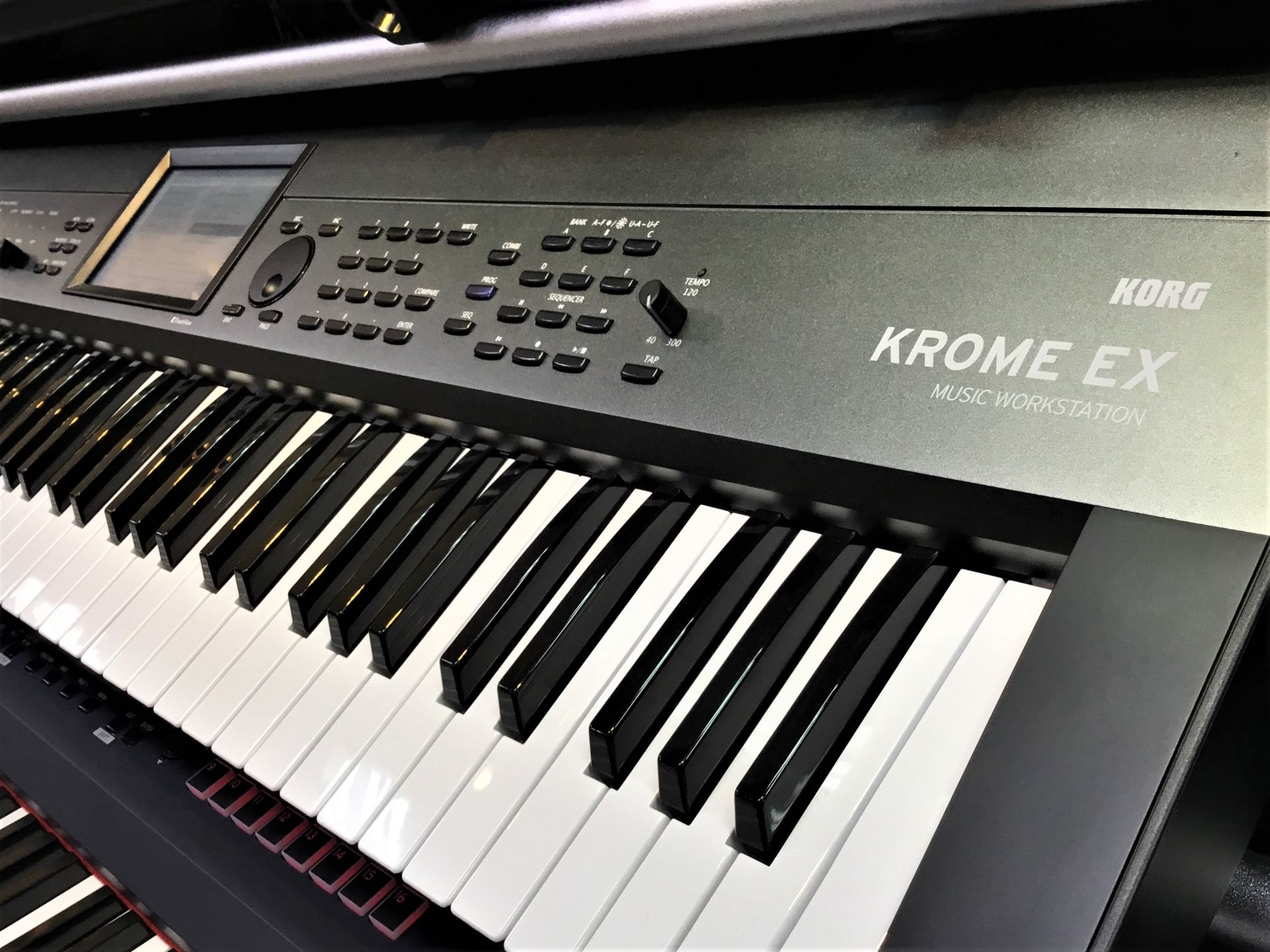 KORG　KROME展示販売中