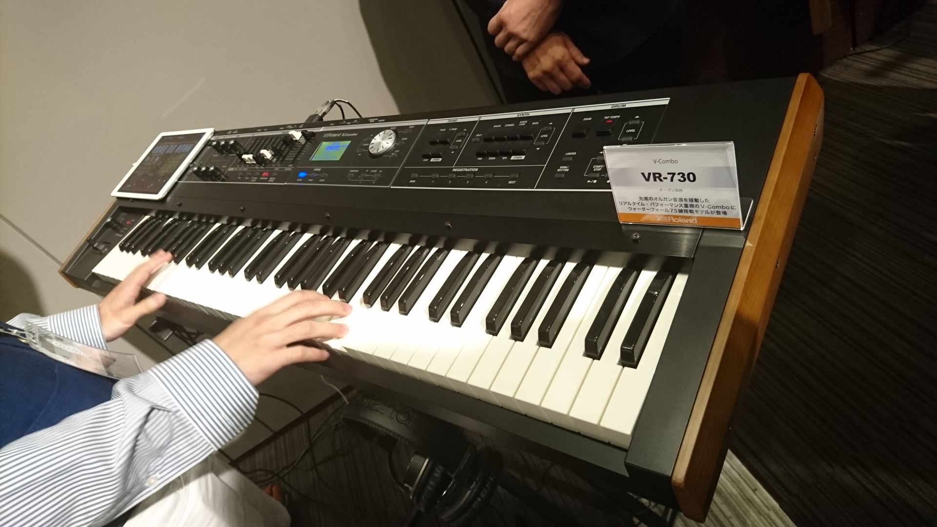 ROLAND VR-730