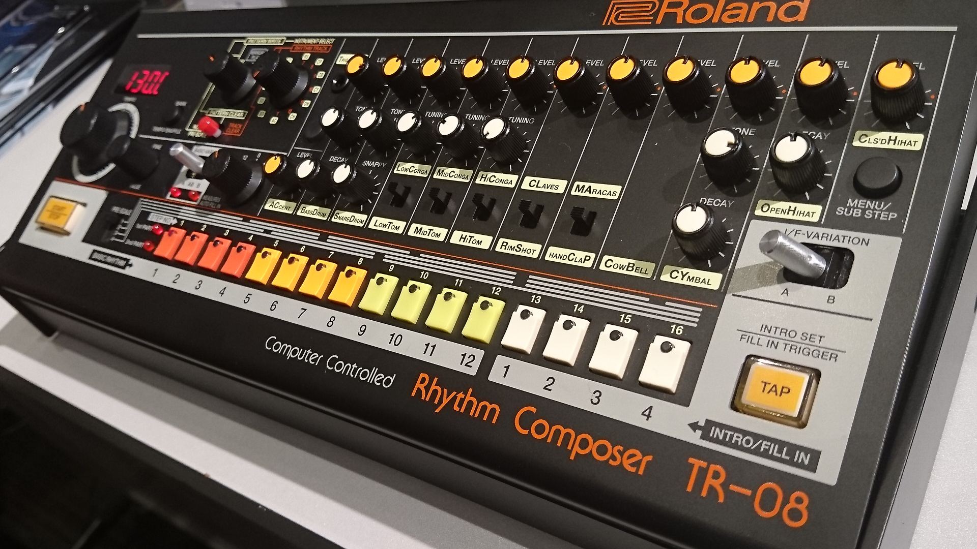 ROLAND TR-08