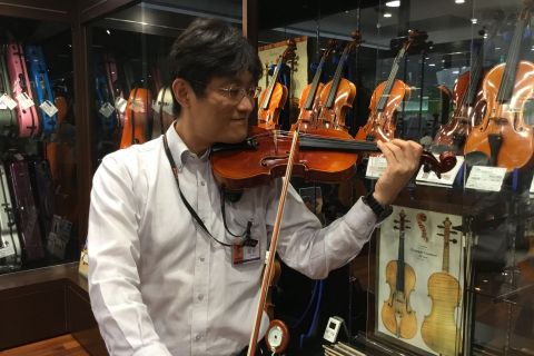 スタッフ写真 店長 扇谷