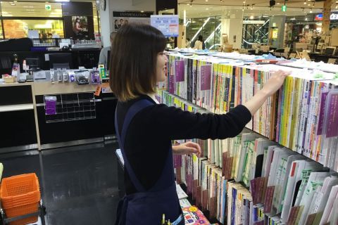 スタッフ写真 楽譜、レッスングッズ 久保