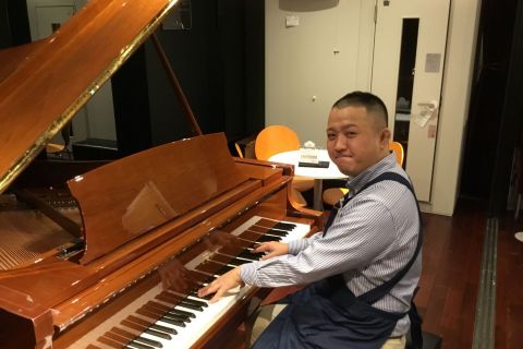 スタッフ写真 ピアノ/管弦楽器・音楽教室アドバイザー 小倉