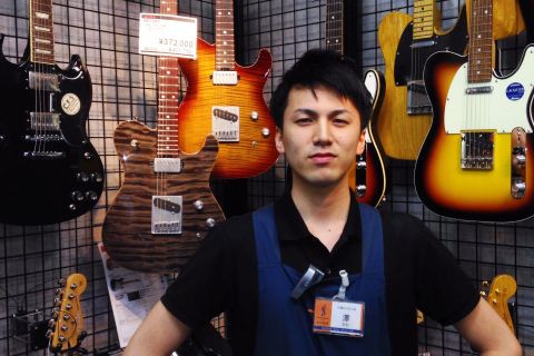 スタッフ写真 シンセサイザー、デジタル、アコースティックギター 澤
