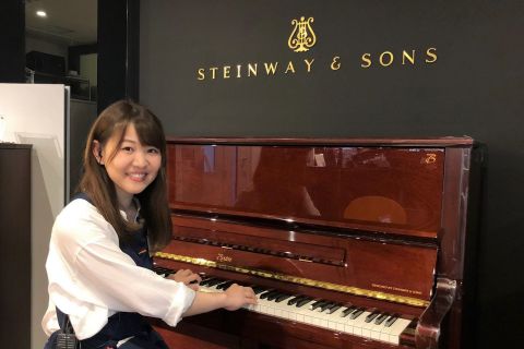 スタッフ写真 ピアノ担当 小坂