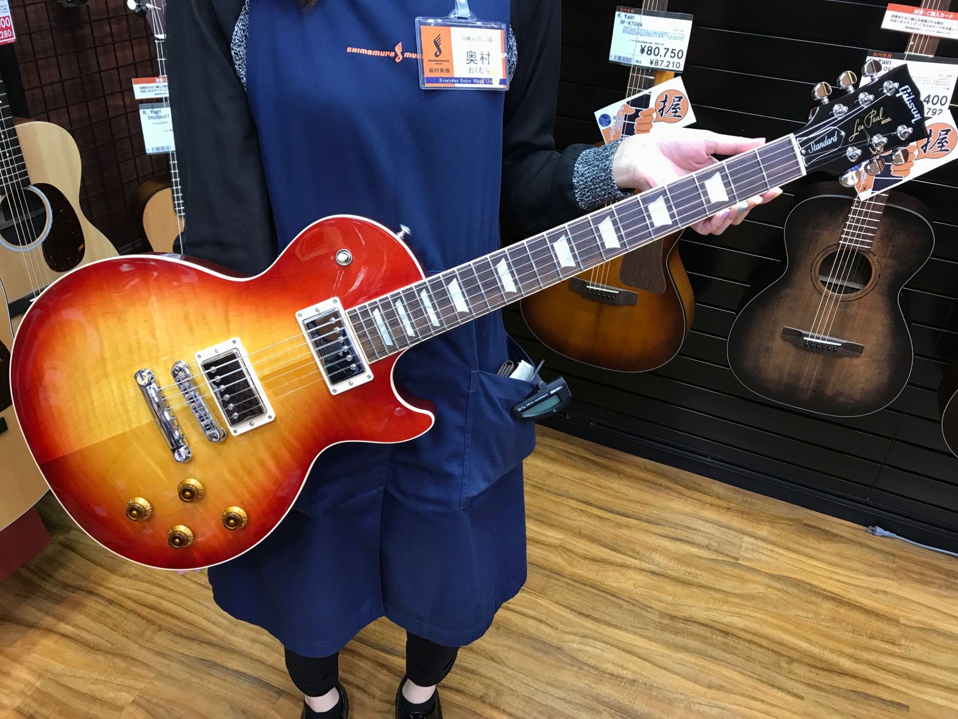 *エレキギター入荷いたしました！ **Gibson LP Standard 2018【HS】 **担当者より マホガニーバック/AAAメープルトップにより、レスポールサウンドに磨きがかかった仕様。 ピックアップには、BurstBucker Proを搭載し、強力なモダンサウンドからクラシックなサウンド […]