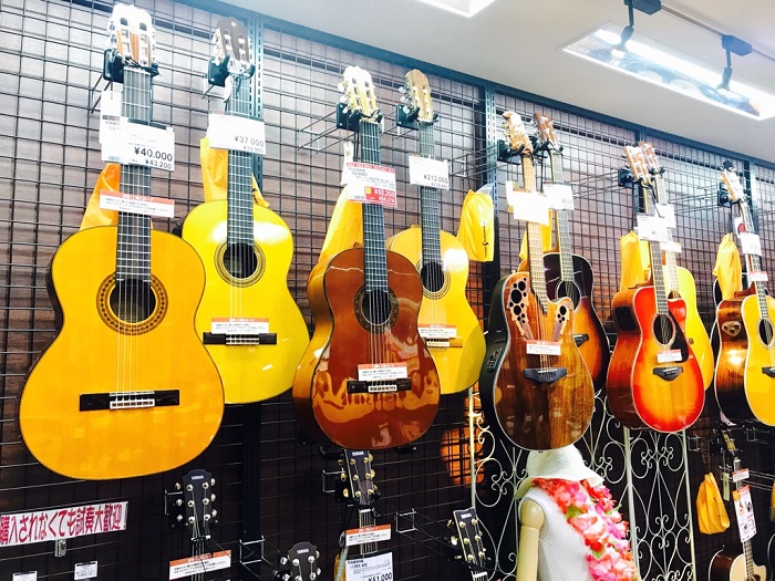 [https://www.shimamura.co.jp/shop/machida/ag-ukulele/20171116/403::title=] 国産手工品や海外輸入品のクラッシックギターを中心に毎回80本を超える銘品の数々が一挙集結。著名演奏家の演奏会や比較試奏会、著名製作家さんをお招きした点 […]