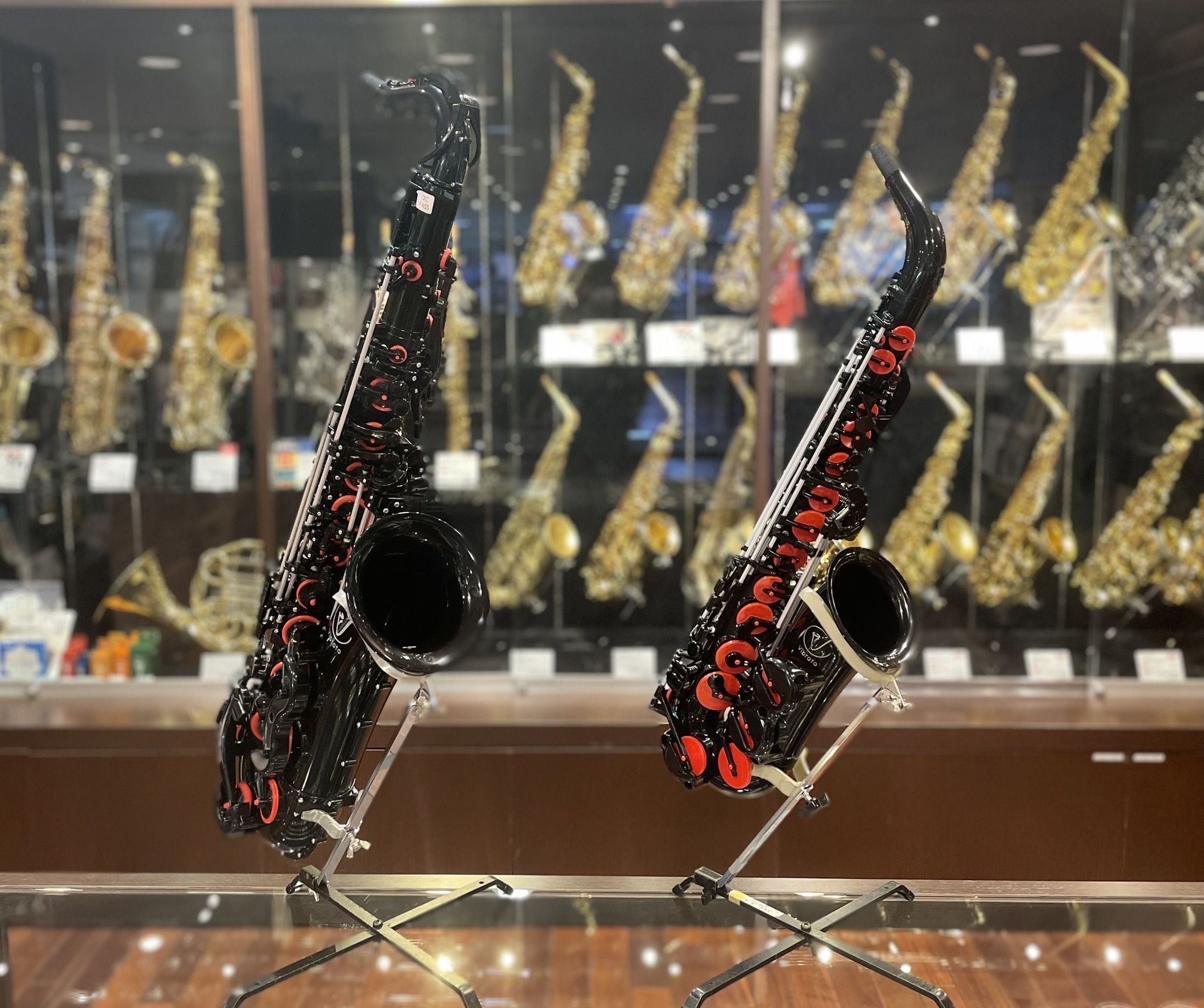 Vibrato Sax 入荷しました！】プラスチックで軽い！ヴァイブラート