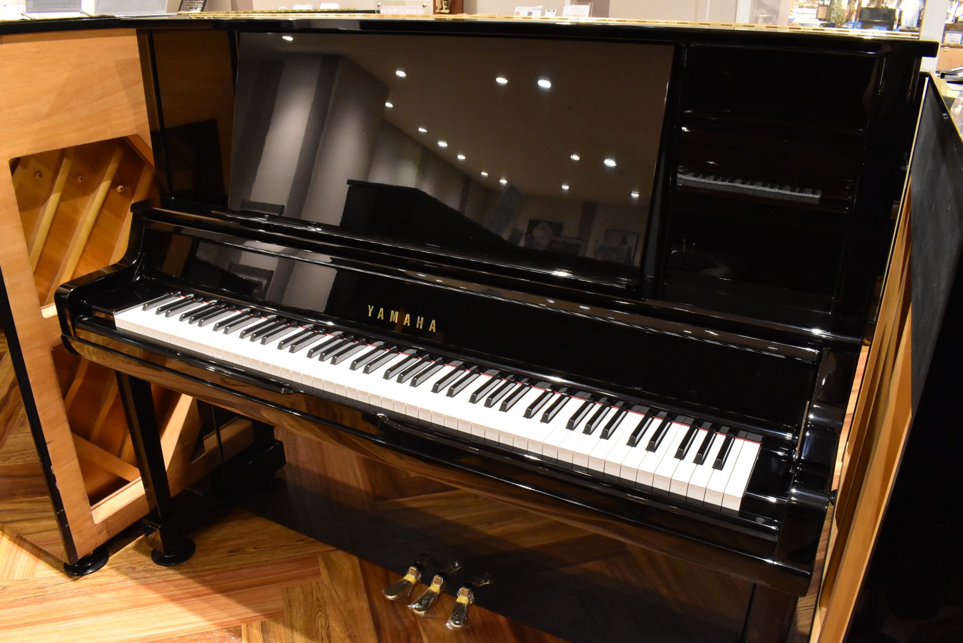 中古アップライトピアノ（1990年製）YAMAHA　UX30A