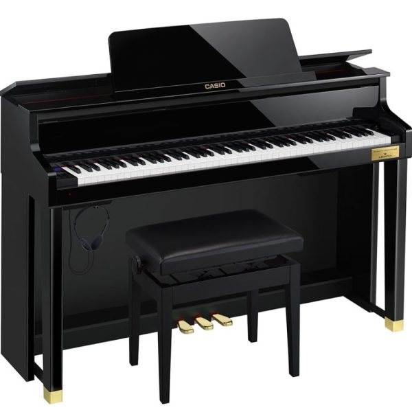 GP-1000 BP<br />
カシオ×島村楽器コラボレレーションモデル。リストやドビュッシーも愛用した世界三大ピアノのひとつ「C.ベヒシュタイン」社共同開発の鍵盤・音を搭載。グランドピアノと同機構の木製鍵盤を持つGP-510をベースに楽器専門店としてのノウハウやお客様のご要望にお応えした機能を投入。<br />
￥495,000(税込)
