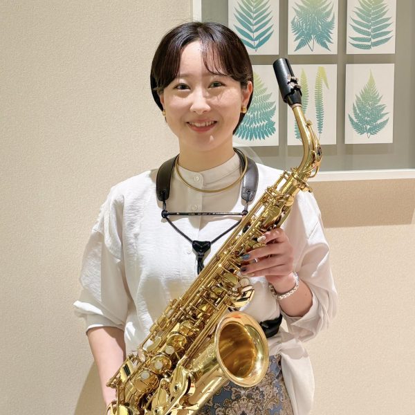 二子玉川ライズ・ショッピングセンター店<br />
サックスインストラクター 江川 美乃