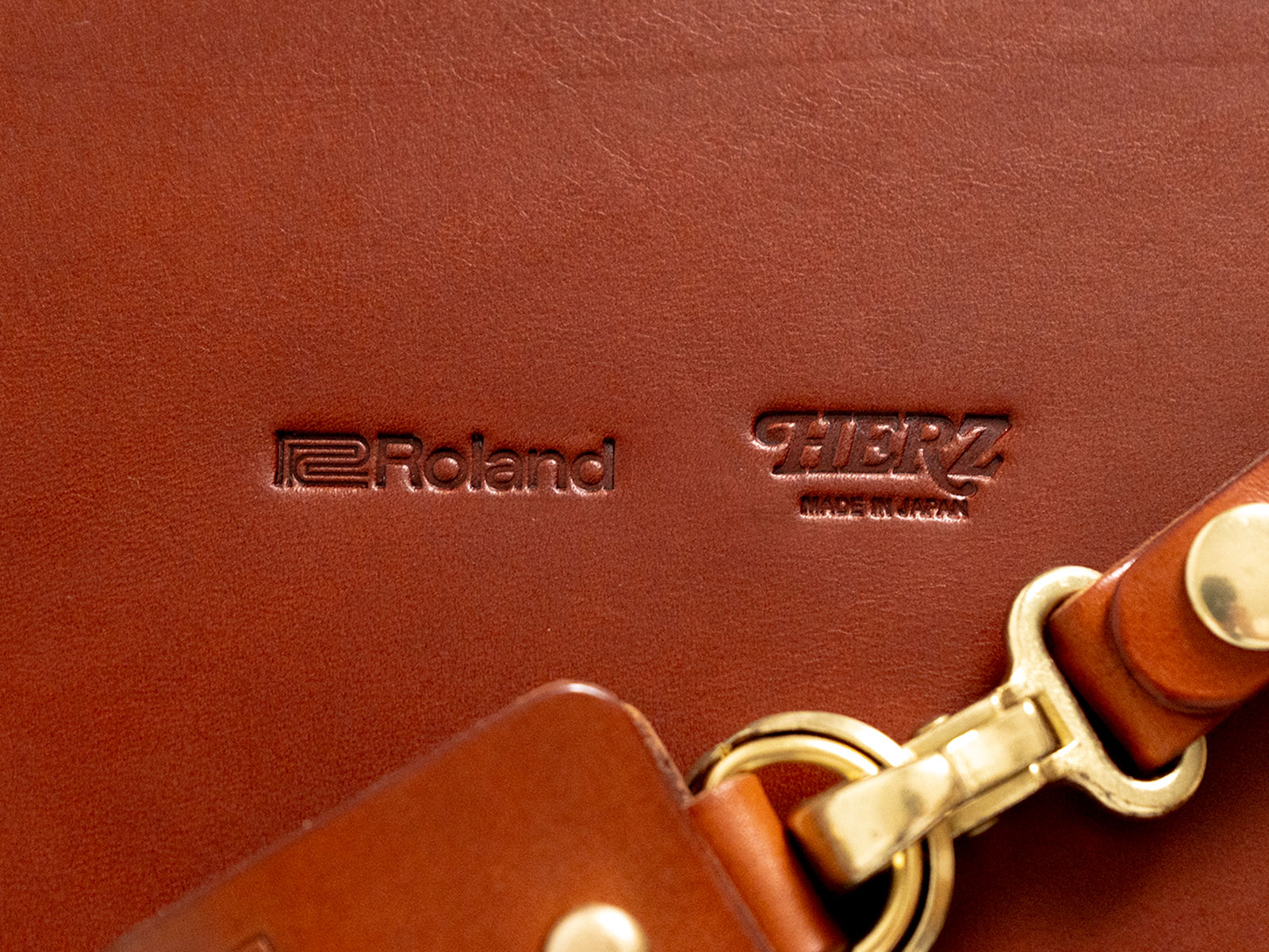 「Roland X Shimamura KAWASAKI」で、2025年5月31日（土）よりハンドメイドの上質なレザー製品を展開するブランド「HERZ（ヘルツ）」とのコラボレーションによるキャンペーンを、電子ドラム「V-Drums」ご購入者を対象に開催します！ キャンペーン概要 期間中、当店にて下記 […]