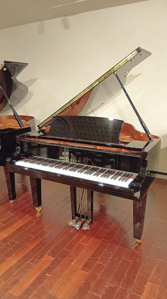 グランドピアノYAMAHA　C1X