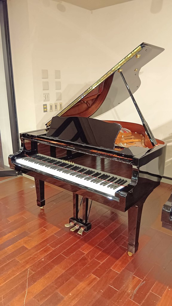 中古グランドピアノYAMAHA　C1