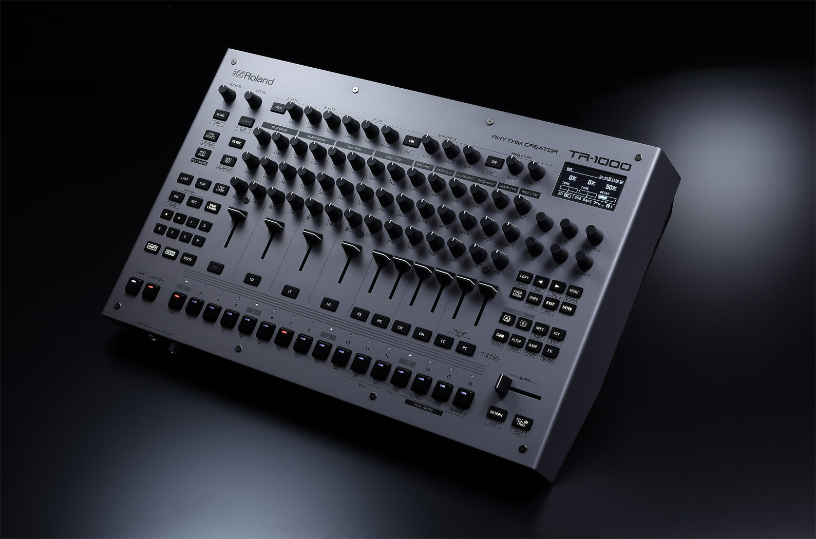 話題の新製品『TR-1000』のデモンストレーションイベントが開催決定！ Rolandから約40年ぶりのアナログ回路を搭載したリズムマシン「TR-1000」がついに登場しました。 あらゆる楽曲に使用され、もはやアイコンともなっているリズムマシン「TR-808」、「TR-909」のアナログサウンドを完 […]