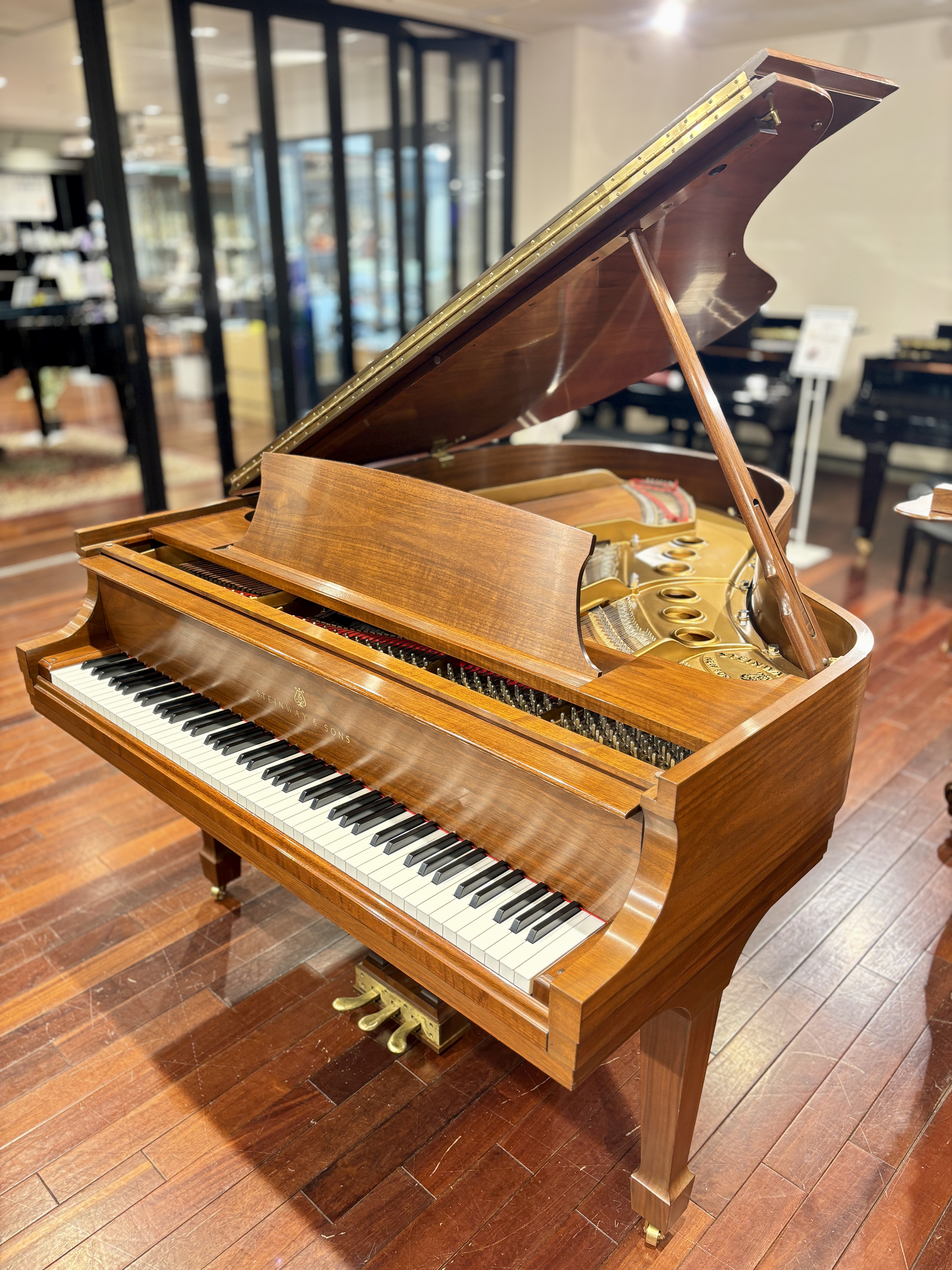 STEINWAY & SONS (スタインウェイ) M型　1988年製　NY製