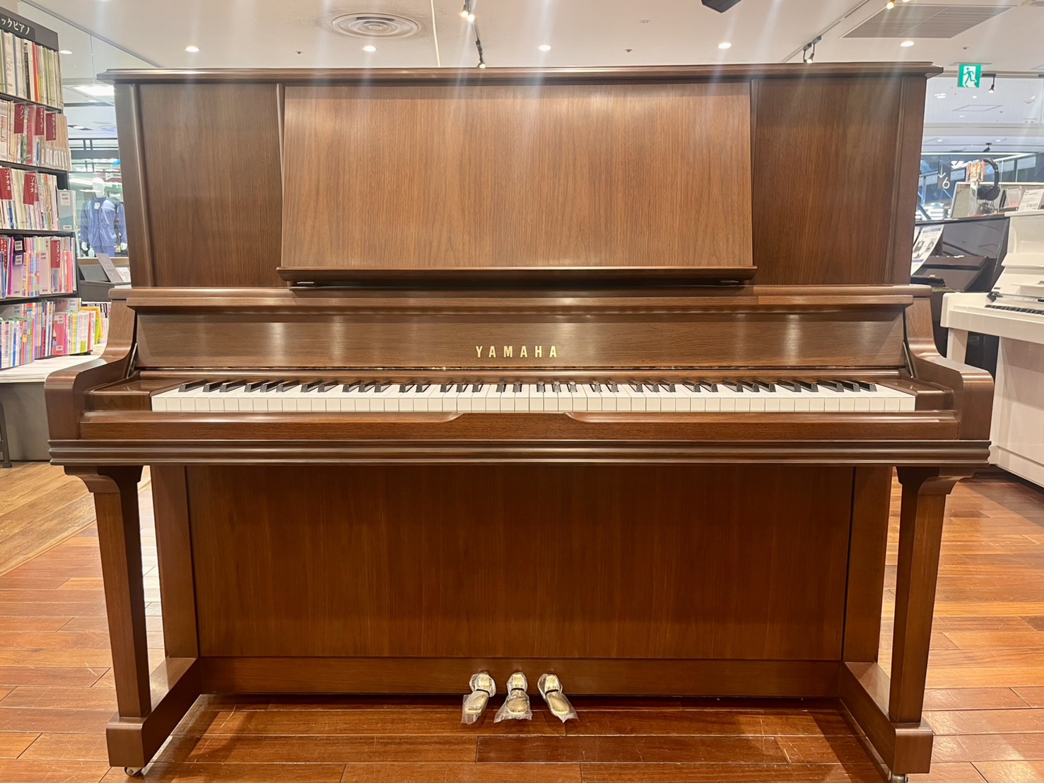 中古アップライトピアノYAMAHA　UX300Wn