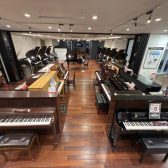 YAMAHAピアノ主要シリーズを展示しております