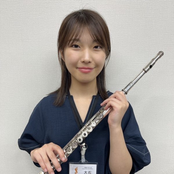 川崎ルフロン店<br />
フルートインストラクター 大石 亜美