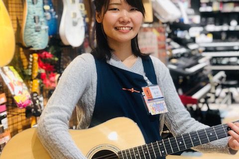 スタッフ写真 アコースティックギター 音楽教室 中村