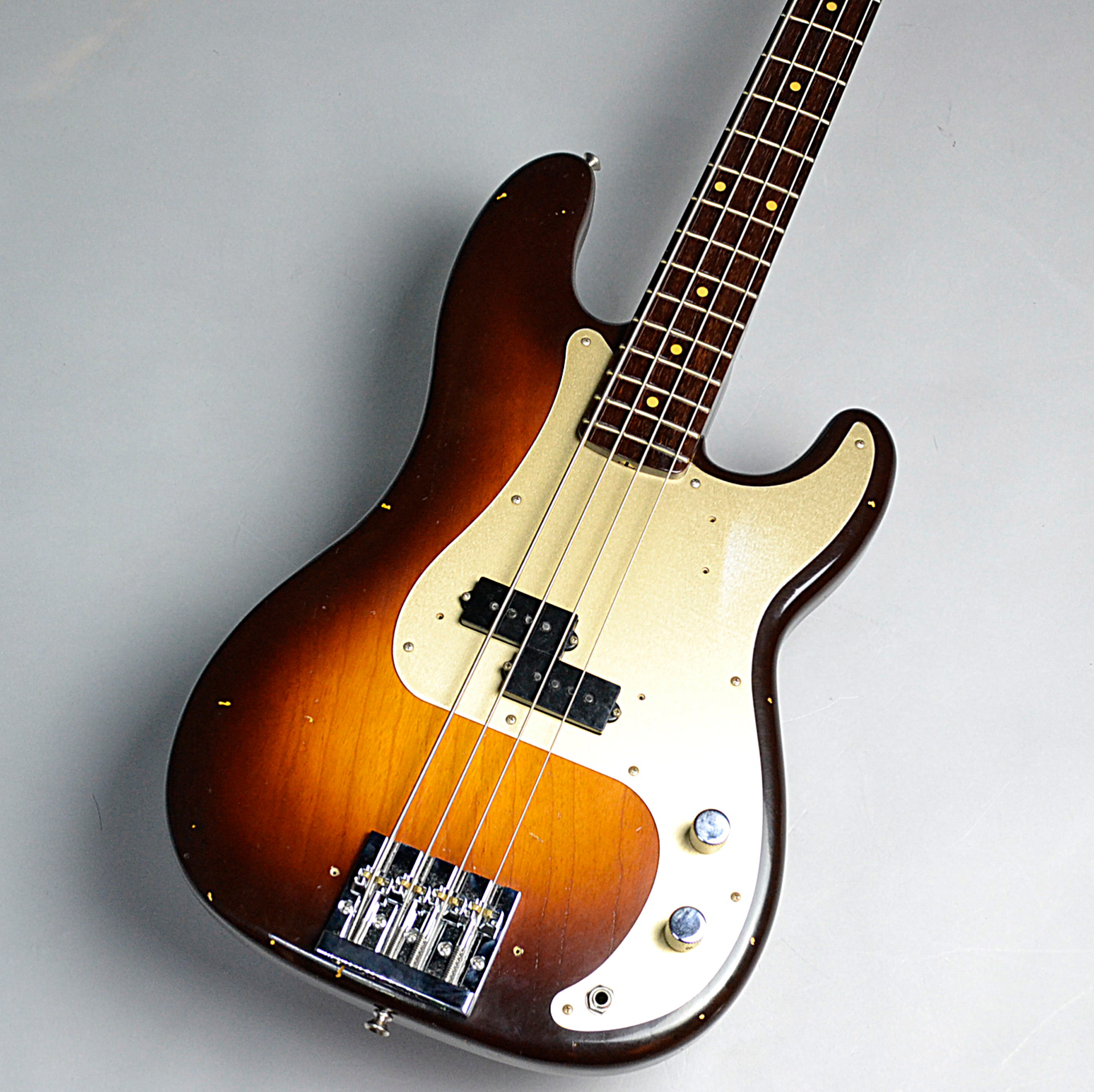 **程良くリアルなエイジング加工が施された"Journeyman" **レリック仕様のFender Custom Shop 1957 Precision Bass こんにちは！　ホリです。 Fender Custom Shop 1957 Journeyman Relic Precision Bass […]
