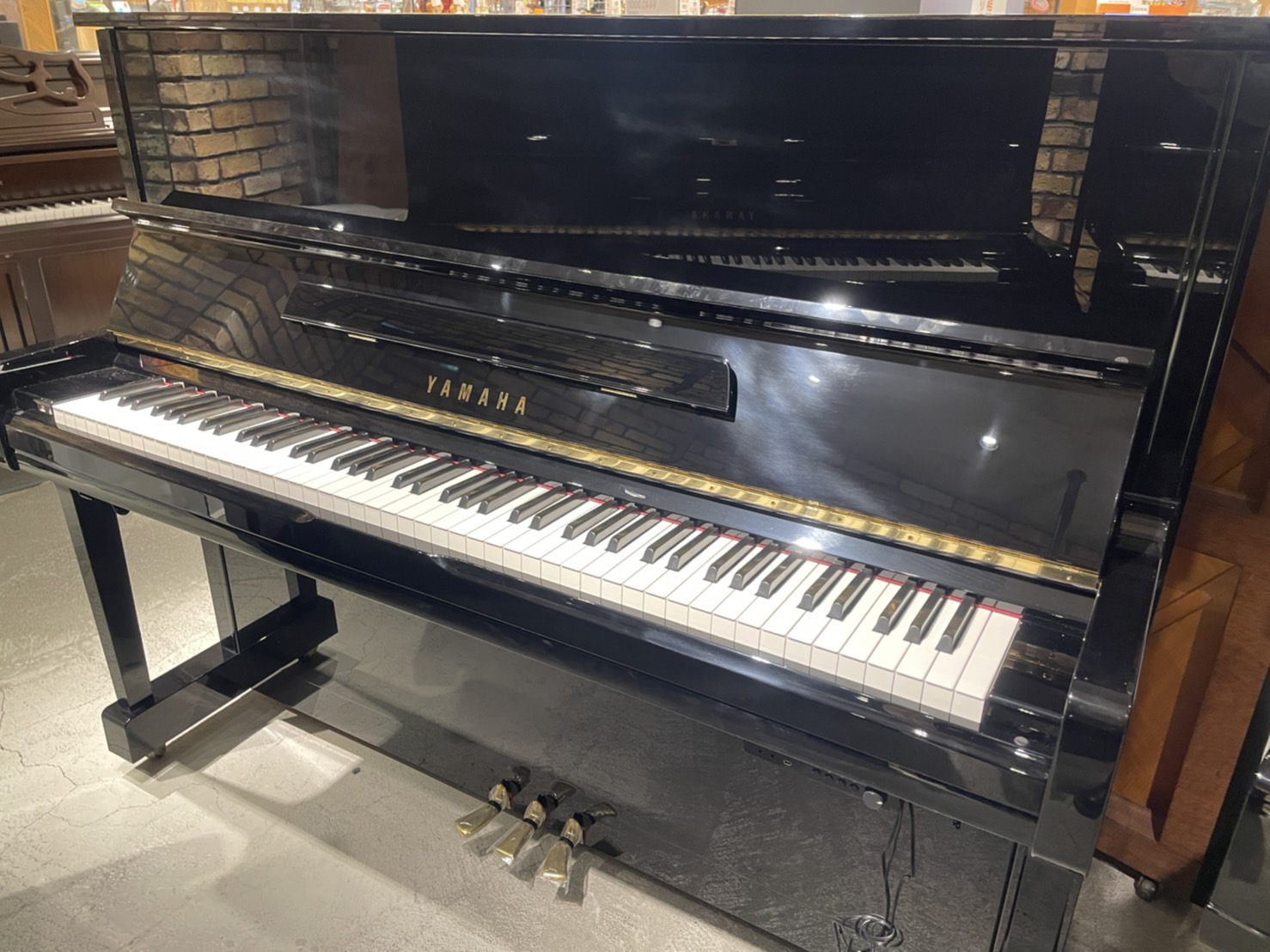 吉祥寺パルコ店　中古アップライトピアノYAMAHA　中古U100 (新品消音機付き）　1997年製