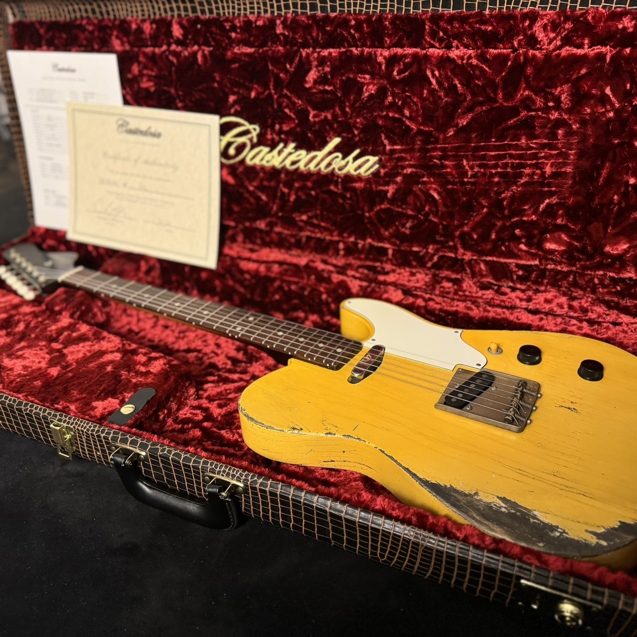 Castedosa GuitarsMarianna Standard Aged Casino Yellow