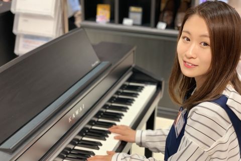 スタッフ写真 電子ピアノ、ウクレレ、管楽器アクセ、教育楽器 湯川