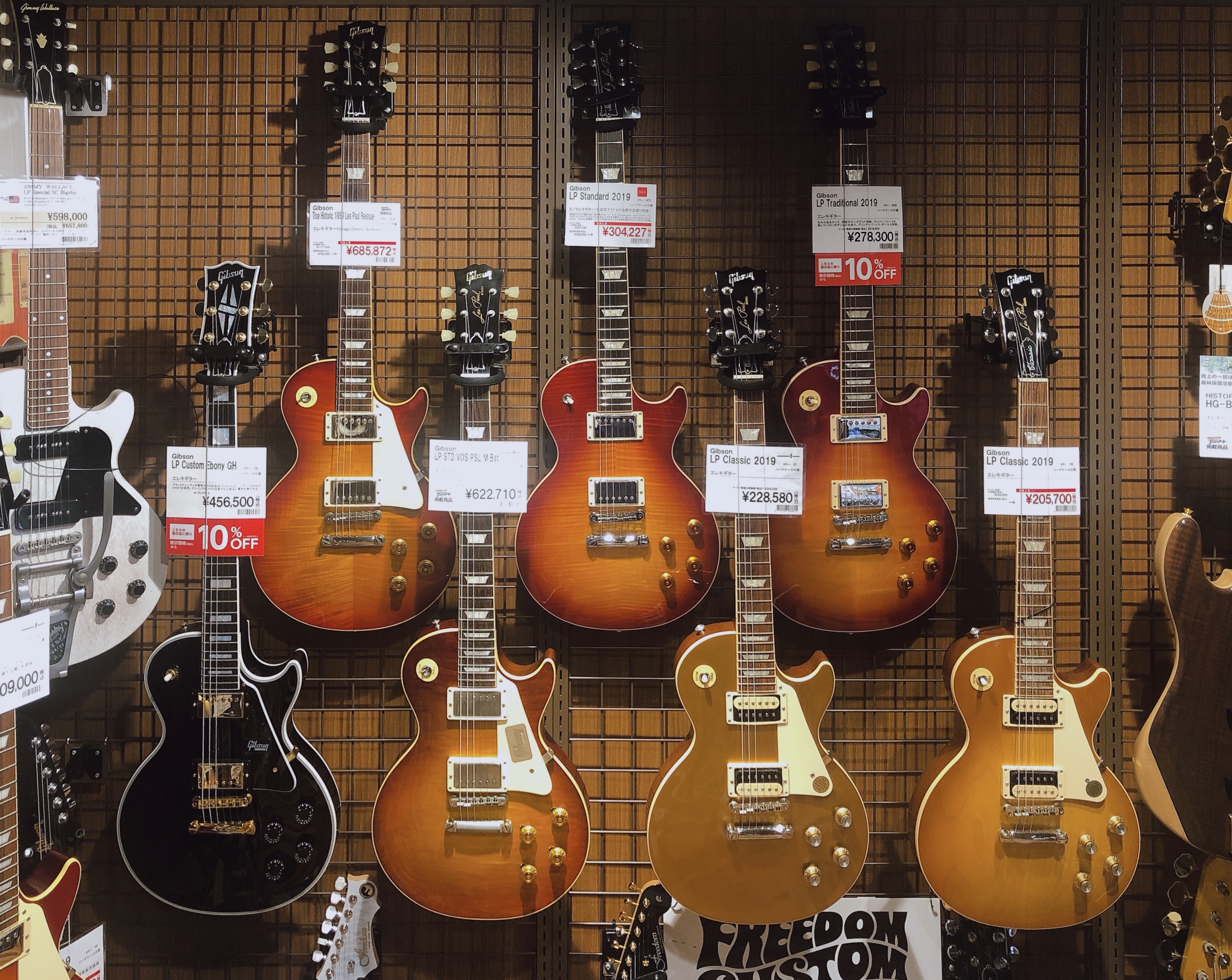 【Gibson エレキギター特集】StandardからCustomまで幅広く取り揃えております。