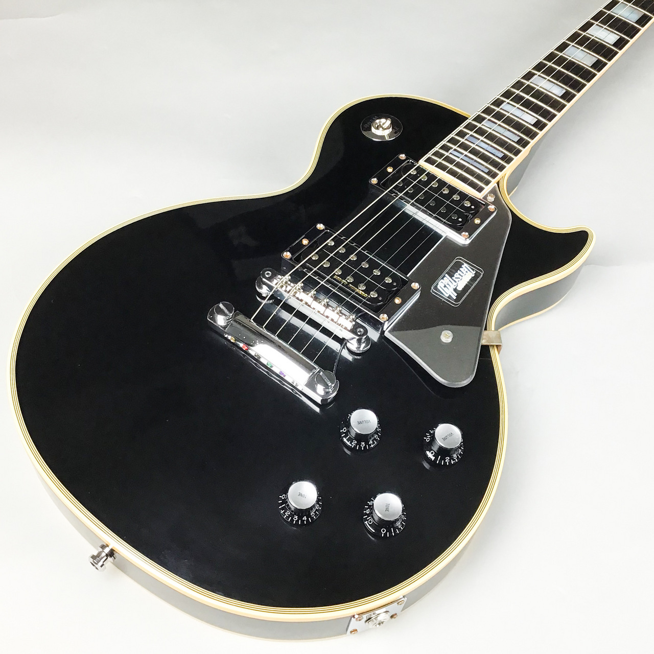 *新品特価！Gibson Custom Shop 1978 Les paul Custom VOS 通常販売価格￥646,250(税込）が店頭展示入れ替えの為新品特価！ 70年代のレスポールカスタムと言えば特徴の多い一本、3pcのメイプルネックや若干ワイドなネックシェイプなど、ハードロック・メタルギ […]