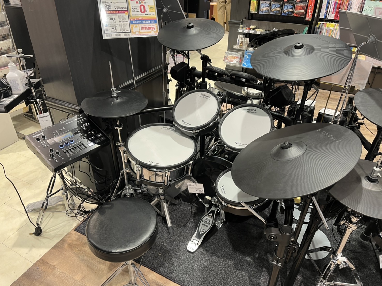 こんにちは！錦糸町パルコ店ドラム担当の小谷松です♪ なんと！当店でもついに、Rolandの超万能電子ドラム「TD-50SC-X」の展示を開始いたしました～！👏 ☝TD-50SC-Xのおすすめポイント☝ ①スネア、ハイハット、ライドシンバルの3つにデジタルパッドを採用！　→打点位置やダイナミクスの検出 […]