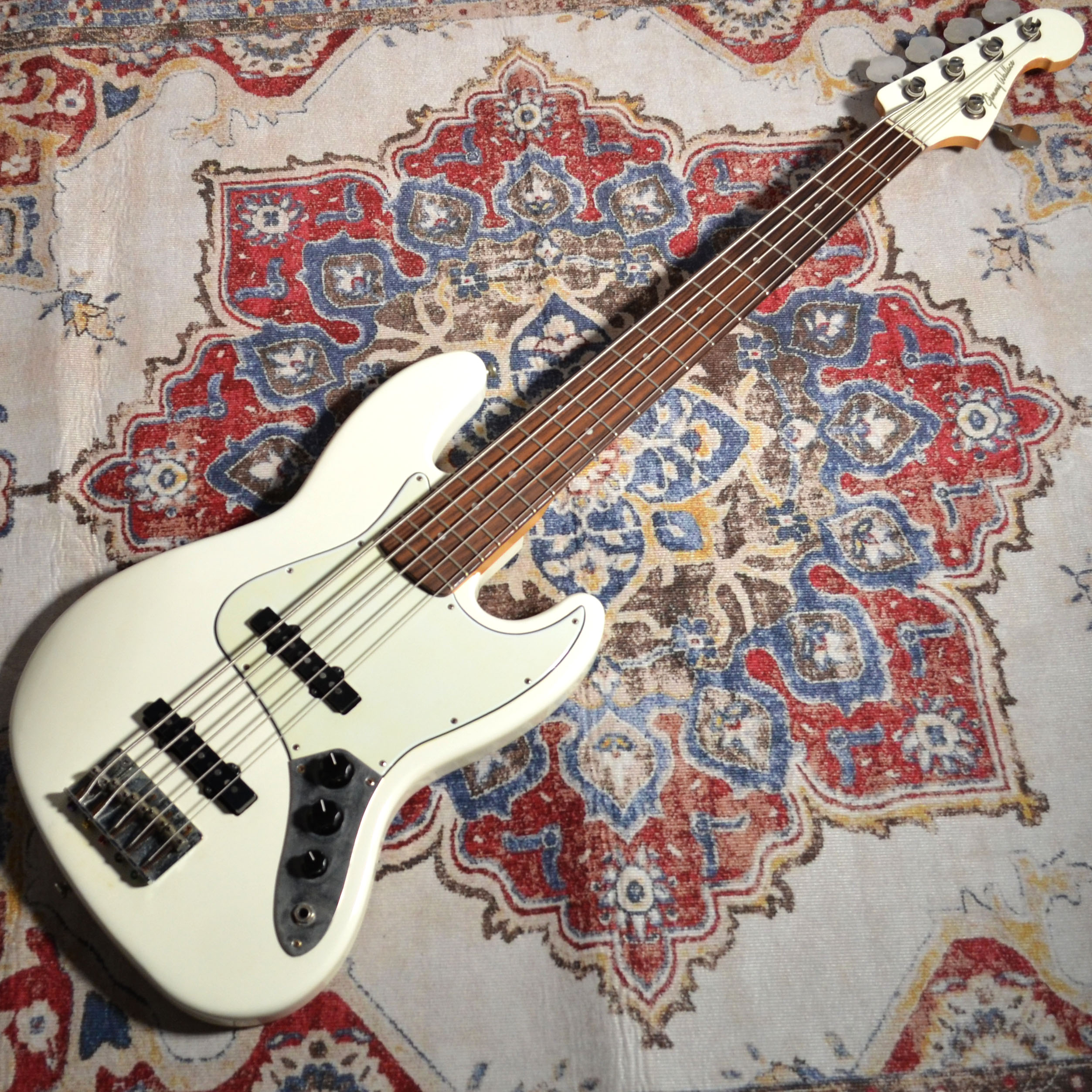 Jimmy WallaceBass V Vintage White