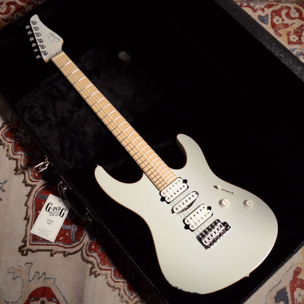 Suhr（サー）は、アメリカ・カリフォルニア州レイクエルシノアを拠点とする、高級エレキギター、エレキベース、アンプ、エフェクターなどを製造するブランド。創業は1997年、著名ルシアーであるジョン・サー（John Suhr）によって立ち上げられた 特徴は、徹底した品質管理とモダンな製造技術の融合。伝統 […]