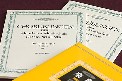 *ソルフェージュとは こんにちは！ピアノインストラクターの岡本です。]]ソルフェージュは音符を読み書きする力、リズムを感じ取る力、音を聴く力をつける大切なレッスンです。]]どの楽器にも共通して必要になる、リズム・メロディー・ハーモニーを楽譜から読み取り表現できるよう、]]楽典や理論も含めわかりやすく […]