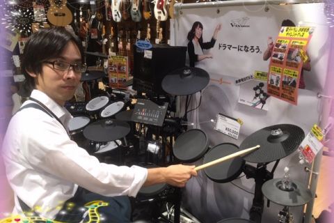 スタッフ写真 ドラム 藤井