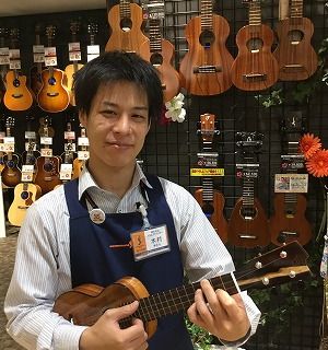 スタッフ写真 アコースティックピアノ・電子ピアノ担当 木村