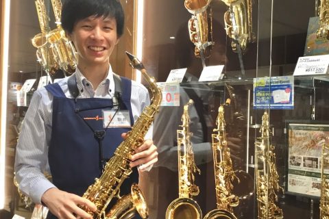 スタッフ写真 管楽器 駒井