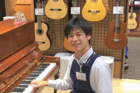 スタッフ写真 副店長/ピアノ、クラシックギター、防音担当 木村