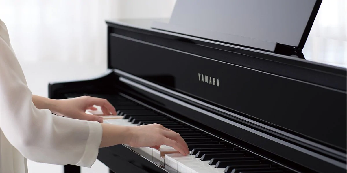 ===A=== *YAMAHA電子ピアノラインナップのご紹介 YAMAHAは、高い人気を誇る日本のピアノメーカーです。]]入門モデルの「アリウスシリーズ」をはじめ、リアルな弾き心地とサウンド、ピアノレッスン・趣味のピアノに最適な「クラビノーバシリーズ」など多数のラインナップがございます。]]アコース […]
